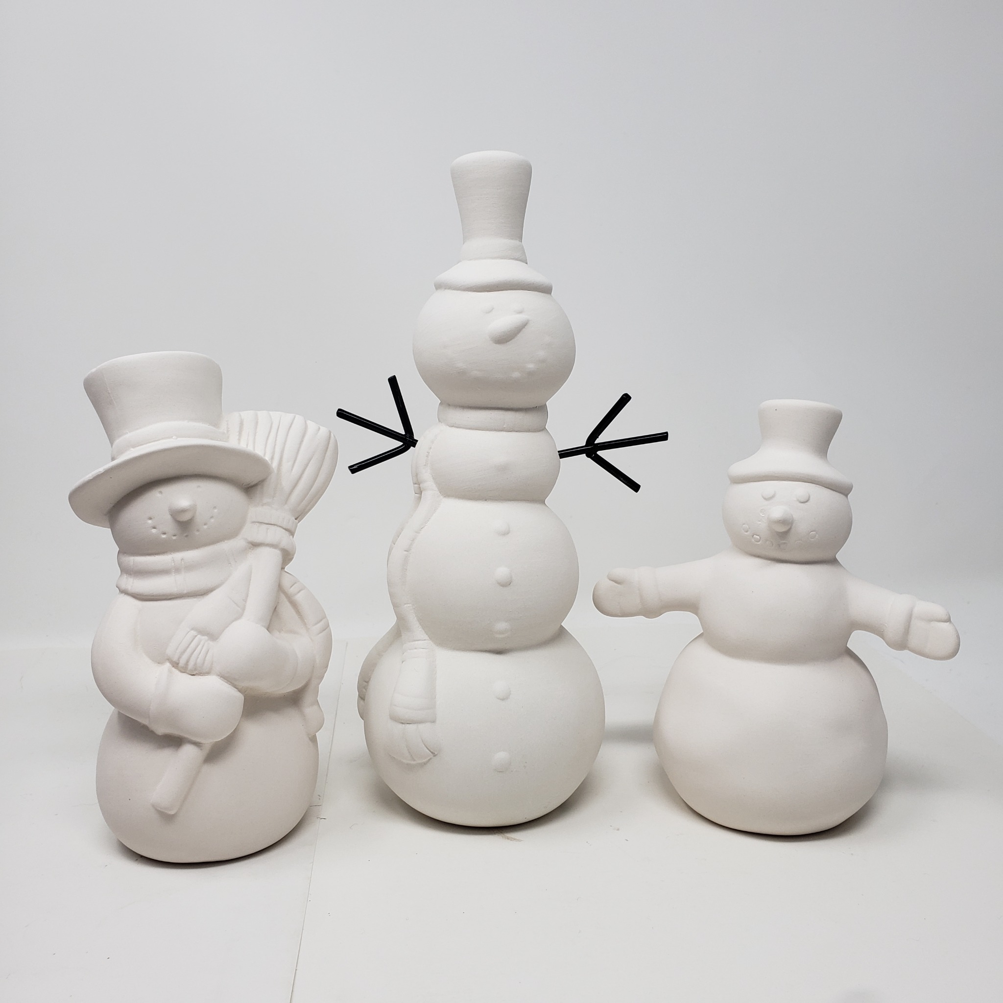Unpainted snowman ceramic pieces